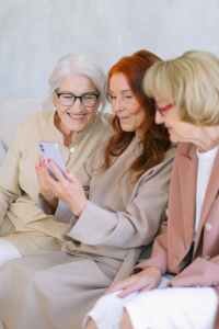 4 Top Benefits of Assisted Living for Senior Women